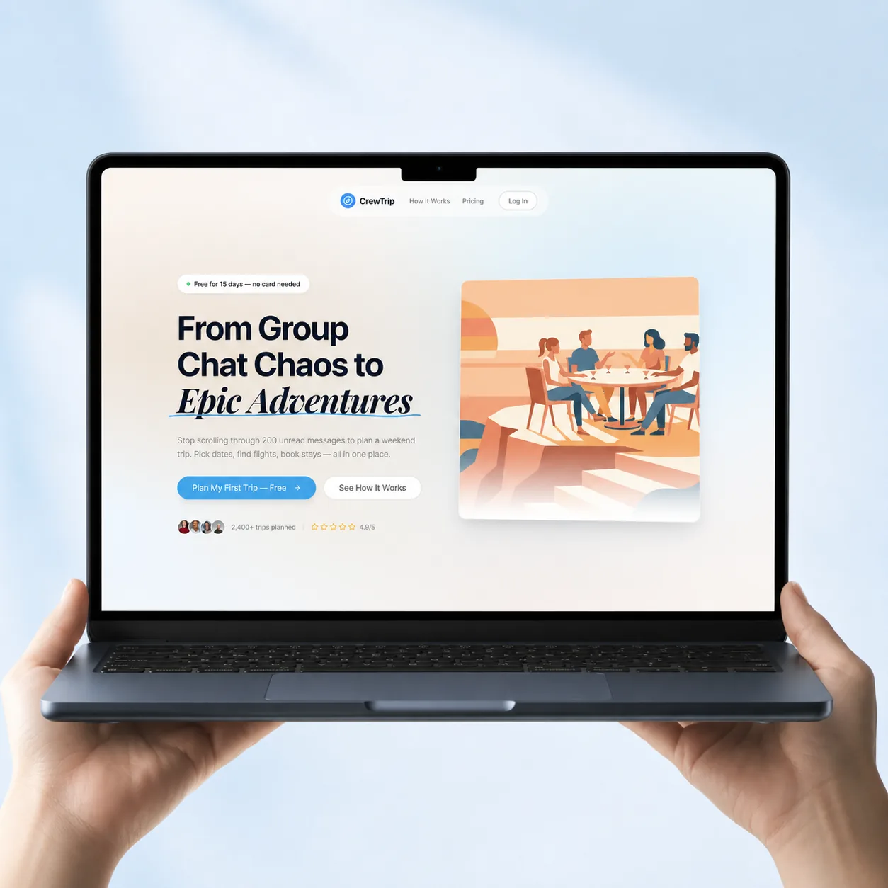 Le site CrewTrip affiché sur un ordinateur portable tenu par deux mains.